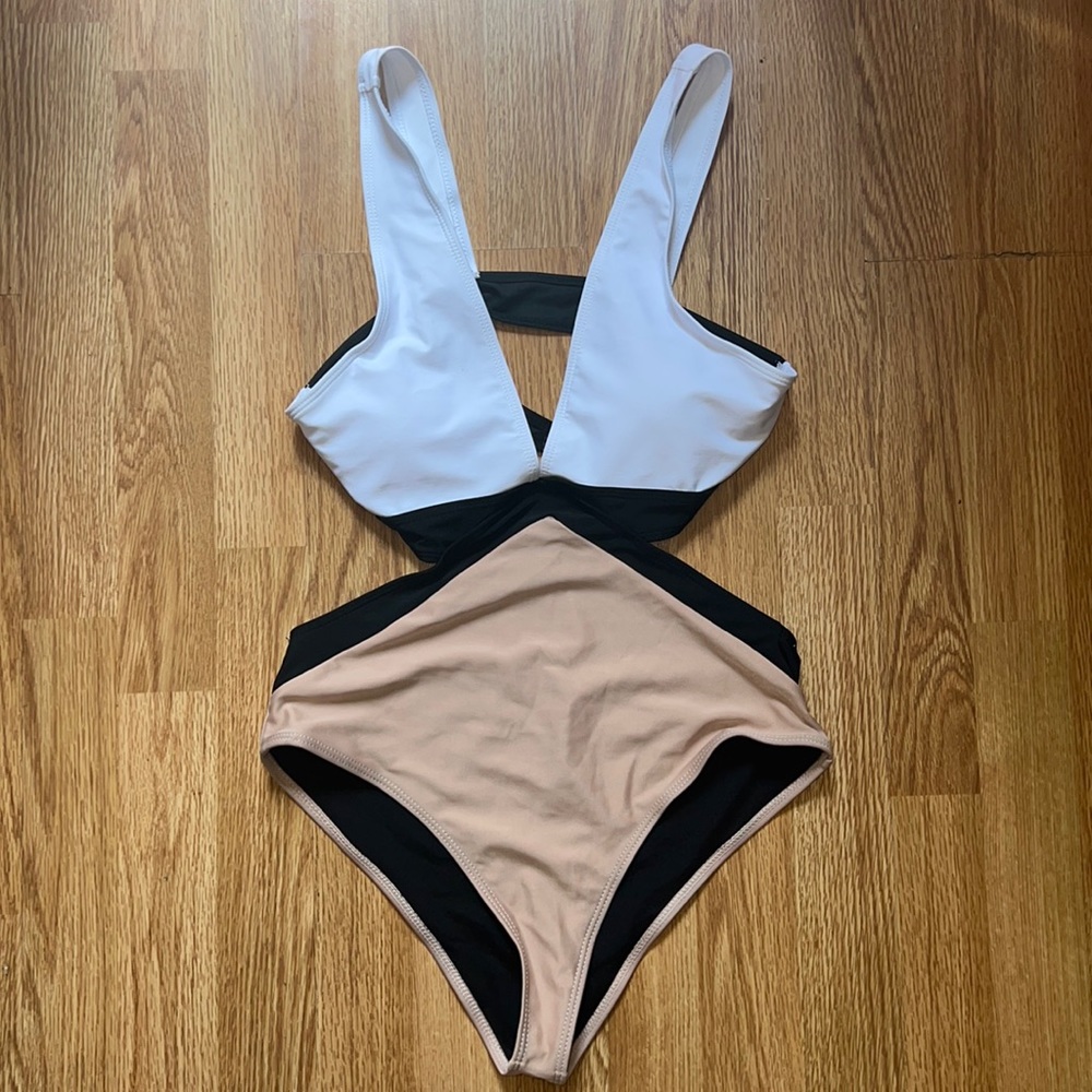 NWOT Cutout One Piece Bathing Suit